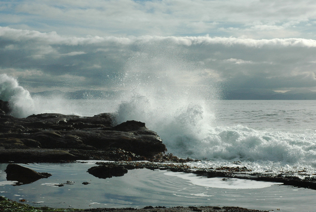 40 wonderful photographs of water waves