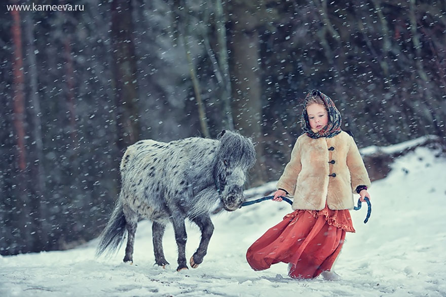 Adorable Photos Of Animals And Kids Playing In Snow  (1)